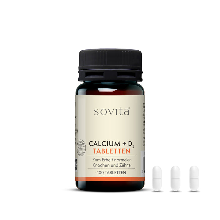 Braunglasdose Sovita Calcium + D₃ Tabletten mit drei weißen Tabletten davor – 100 Tabletten zur Unterstützung von Knochen und Zähnen.